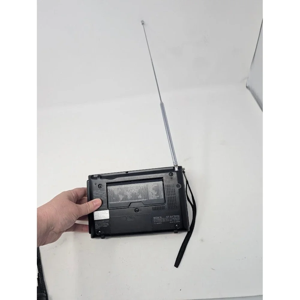 Sony Synthesized World Band Radio Receiver Vintage with case ICF-SW760G parts